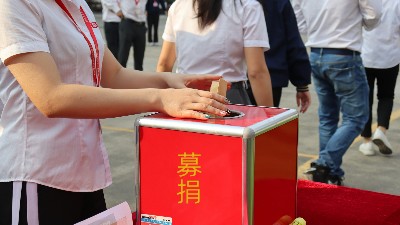 “我为嘉人献爱心活动”尊龙凯时食品为困难嘉人举行爱心募捐活动
