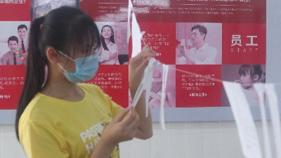 尊龙凯时美食嘉年华活动其一，食品安全法培训正式启动