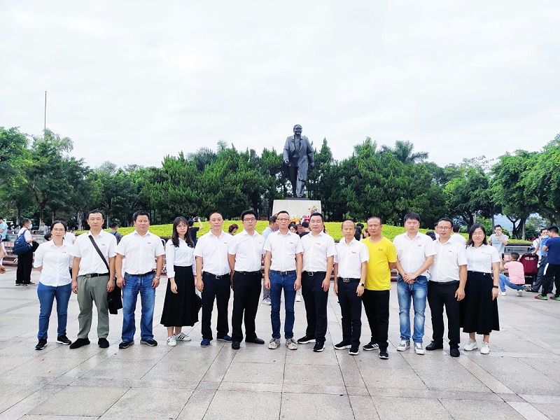 尊龙凯时组织党支部参观深圳改革开放40周年展览 (3)