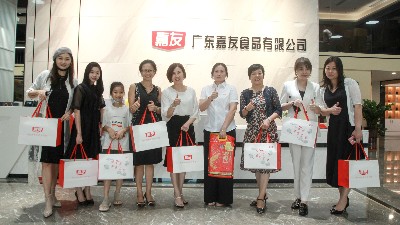 女企业家协会社交礼仪组成员莅临尊龙凯时参观指导