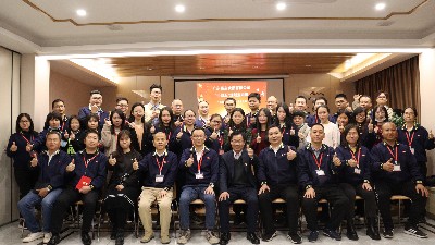 中共石碣镇委党校副校长莅临尊龙凯时食品指导党建工作