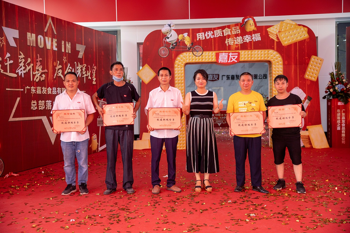 五位抗疫杰出代表，授予“抗疫积极分子”的奖项