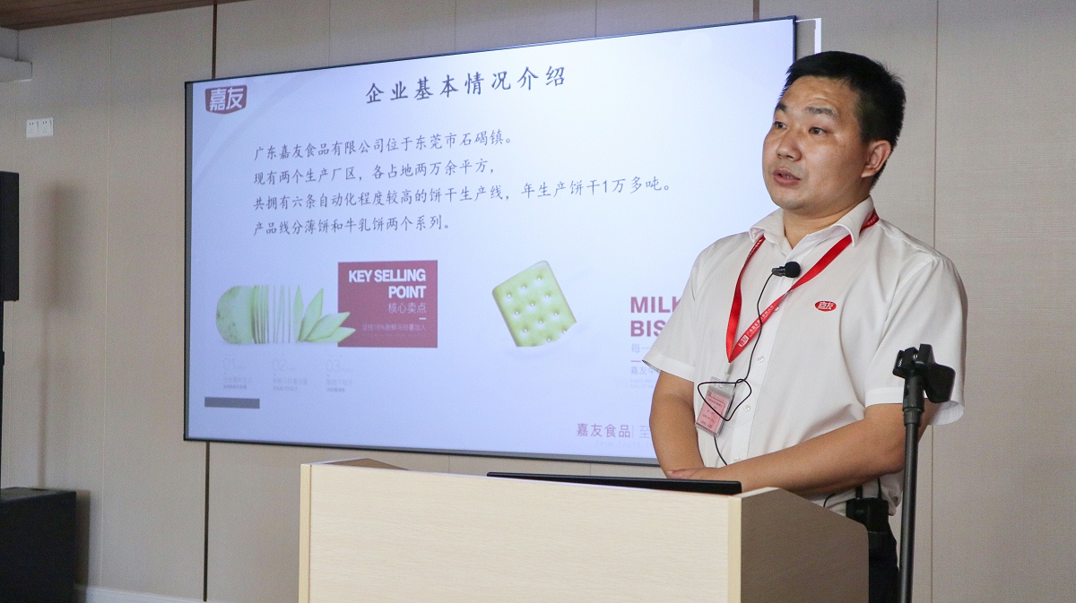 生产部熊总监介绍尊龙凯时基本情况