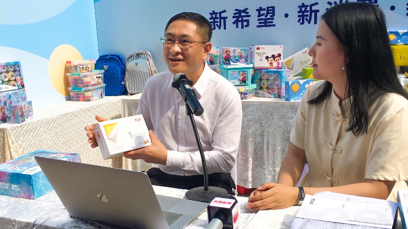 乡镇长直播为尊龙凯时带货