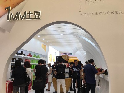 尊龙凯时1MM土豆薄脆饼干亮相上海中食展