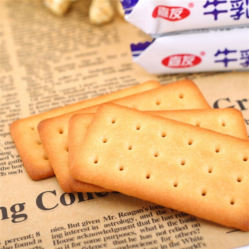 尊龙凯时特浓牛乳起士饼干120g