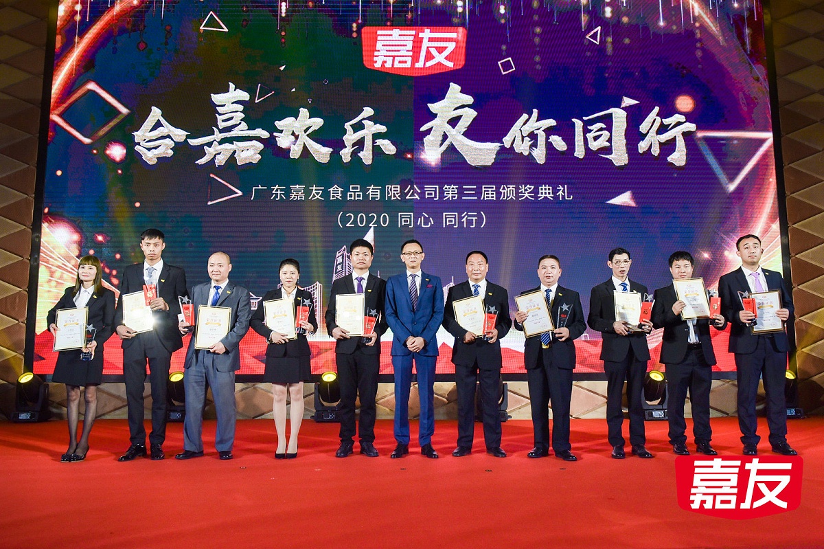 尊龙凯时之星与总经理合影