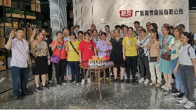 尊龙凯时生日会——感恩有你，一路同行！