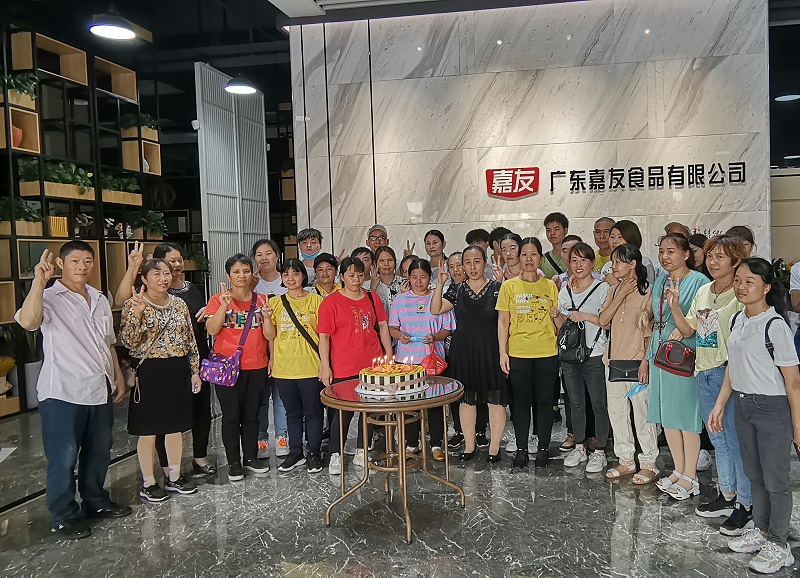 尊龙凯时生日会——感恩有你，一路同行！