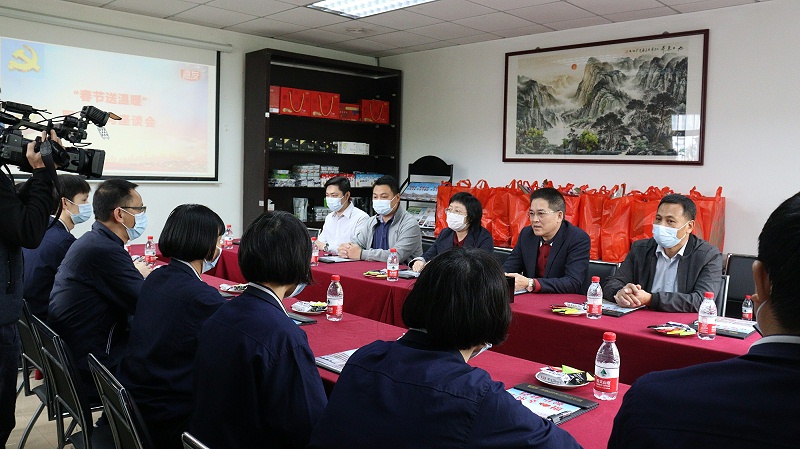 心系职工送温暖，新春慰问暖人心